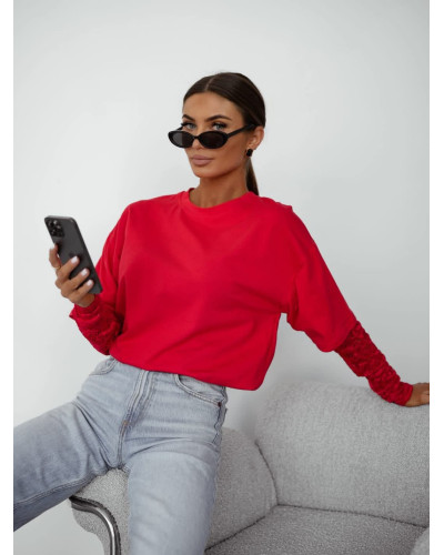 T-shirt oversize z koronkowym rękawem czerwony