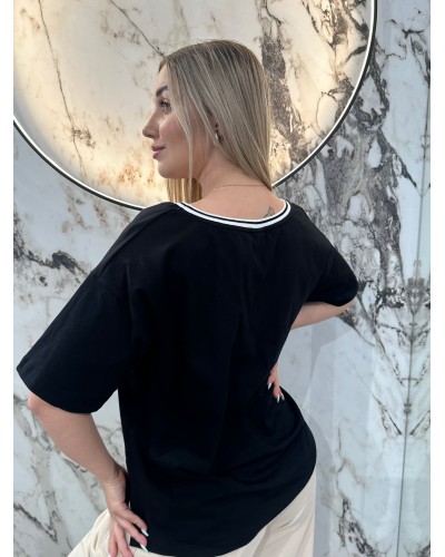 T-shirt z dekoltem w szpic z misiem By o la la...! czarny