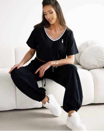 T-shirt z dekoltem w szpic z misiem By o la la...! czarny