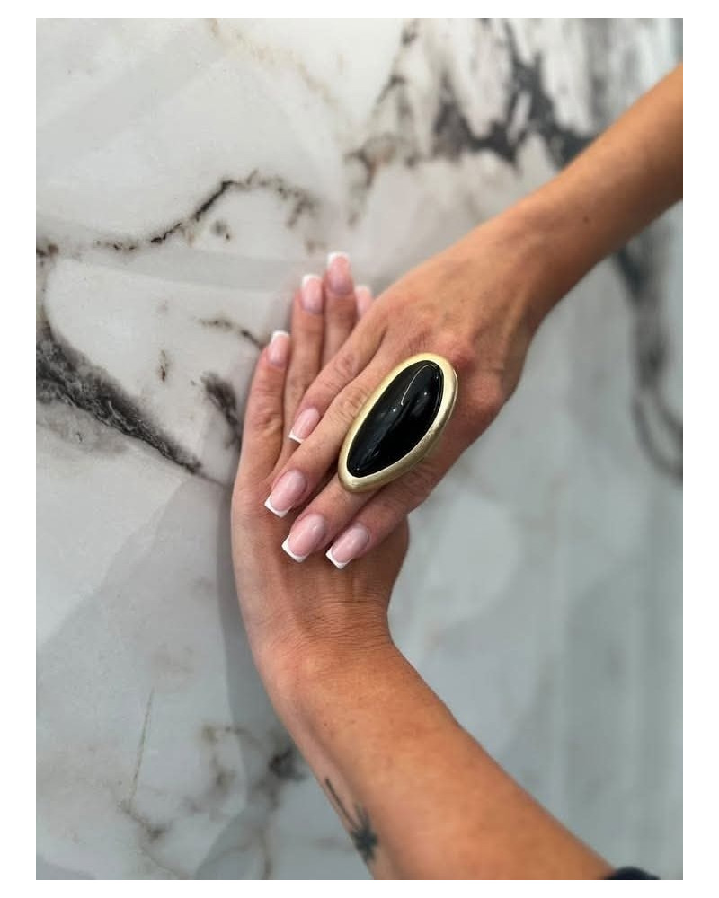 Pierścionek Czarna Orchidea złoty z czernią