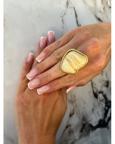 Pierścionek Sahara złoty z beżem