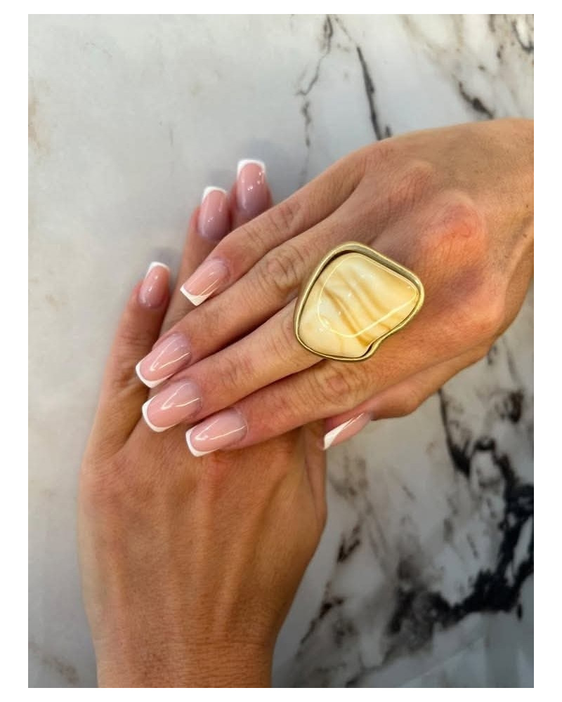 Pierścionek Sahara złoty z beżem