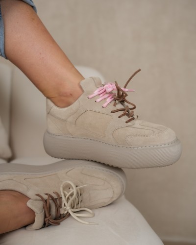 Sneakersy z kolorową sznurówką By o la la...!