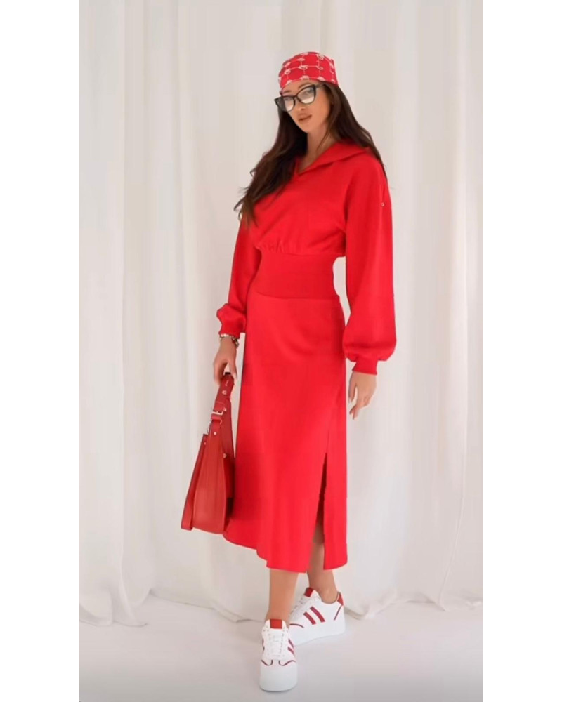 Sukienka taliowana z kapturem By o la la...! red kiss