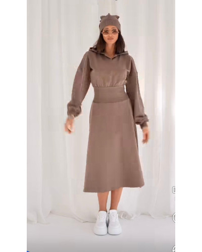 Sukienka taliowana z kapturem By o la la...! kakao