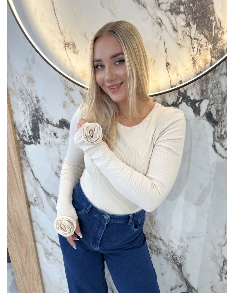 Basic prążkowany z różą na rękawie By o la la...! beżowy Basic prążkowany z różą na rękawie By o la la...! beżowy