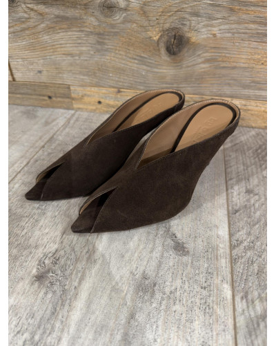 Klapki zamszowe na szpilce By o la la...! czekoladowe