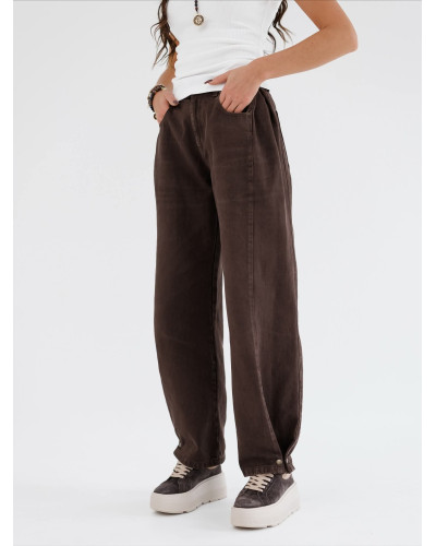 Spodnie jeansowe z zakładkami By o la la...! czekoladowe