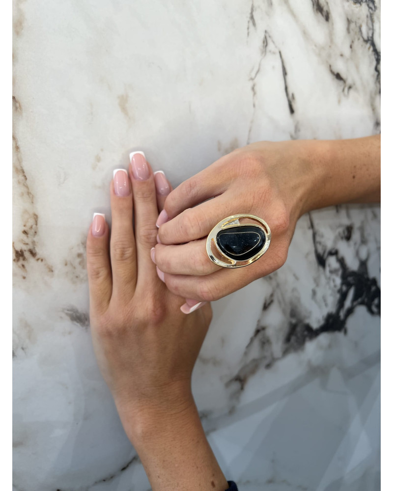 Pierścionek Venus czarny ze złotem