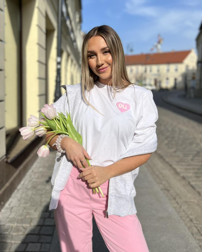 T-shirt z logowanym sercem By o la la...! śmietana z sugar pink