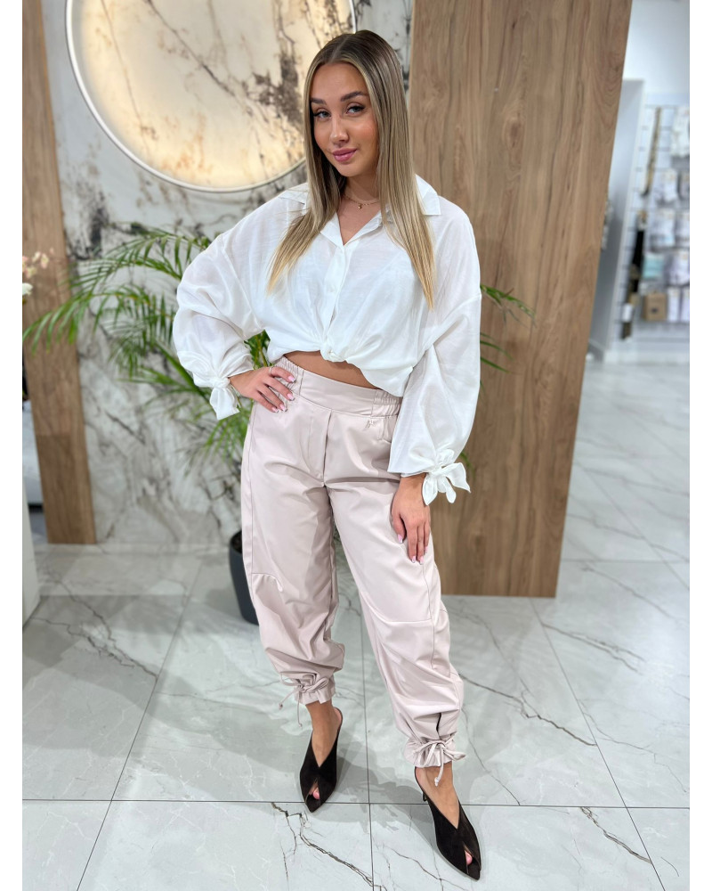 Spodnie z eko skóry z ozdobnym wiązaniem By o la la...! nude