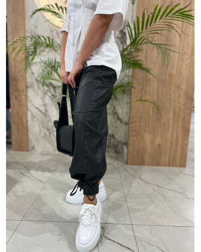 Spodnie z eko skóry z ozdobnym wiązaniem By o la la...! czarne