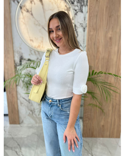 Basic z różami na rękawach By o la la...! śmietanowa