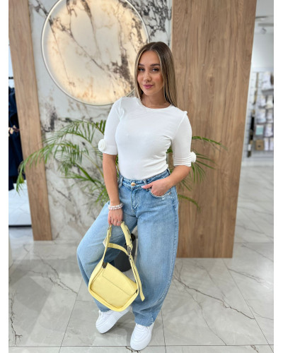 Basic z różami na rękawach By o la la...! śmietanowa