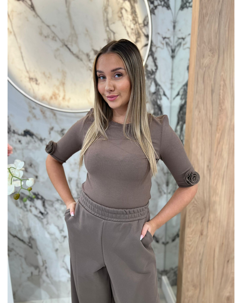 Basic z różami na rękawach By o la la...! kakao