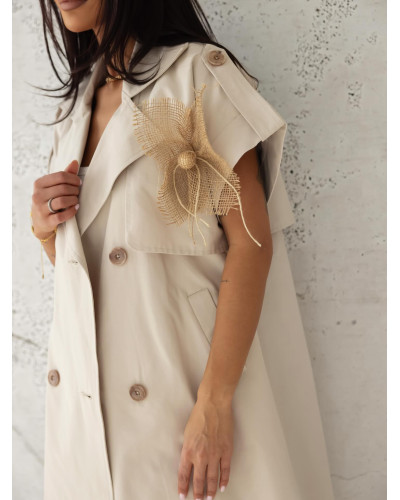 Kamizelka z kwiatem By o la la...! jasny beż