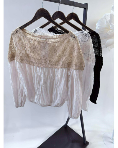 Bluzka z koronkowym wykończeniem By o la la...! czarna