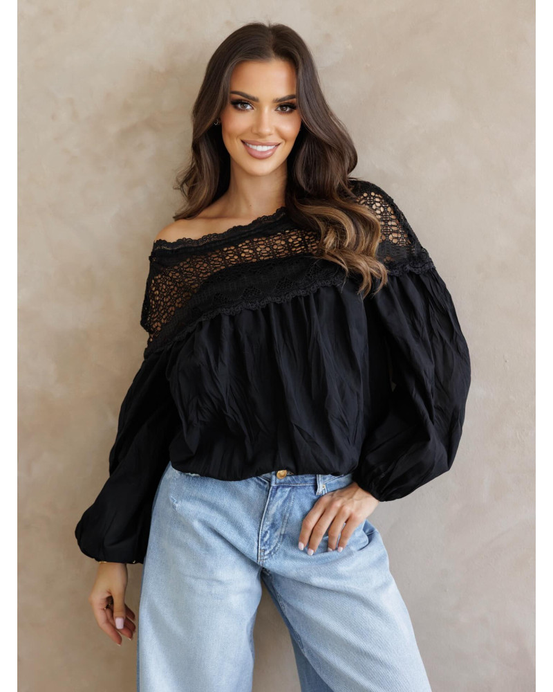 Bluzka z koronkowym wykończeniem By o la la...! czarna