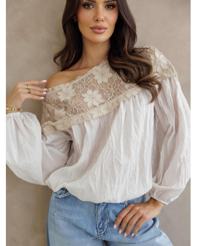 Bluzka z koronkowym wykończeniem By o la la...! beżowa