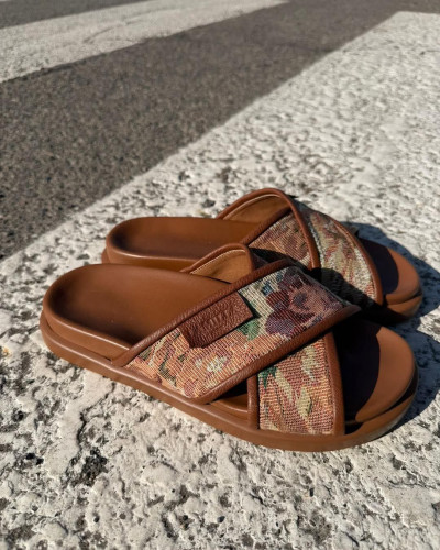 Klapki Rosalia z krzyżowanymi paskami La Milla