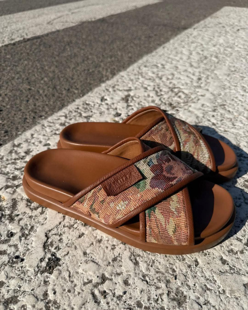 Klapki Rosalia z krzyżowanymi paskami La Milla