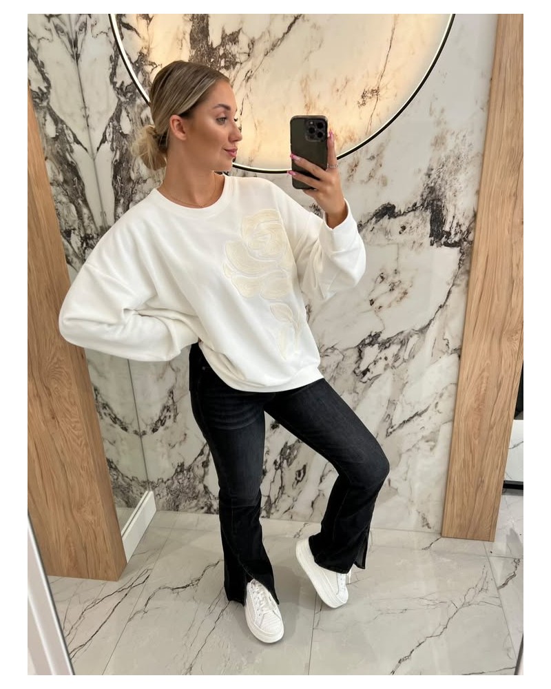 Bluza z haftowaną różą By o la la..! śmietanowa Bluza z haftowaną różą By o la la..! śmietanowa