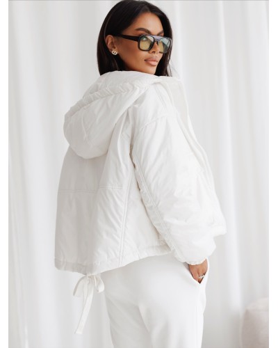 Kurtka pudełkowa z logowanym zamkiem By o la la...! śmietankowa