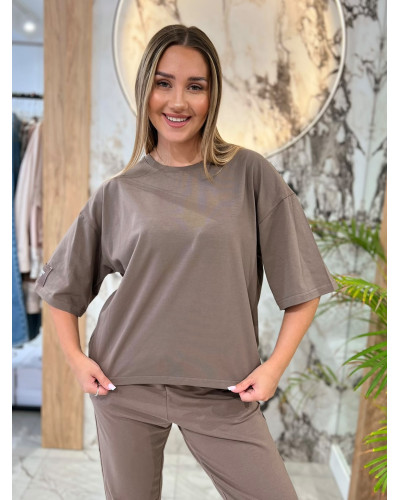 T-shirt z naszywką By o la la...! kakao