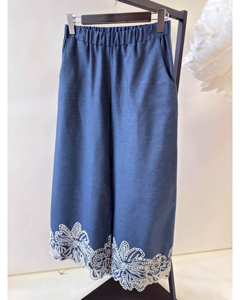 Spodnie a'la jeans z ażurowym wykończeniem By o la la...!